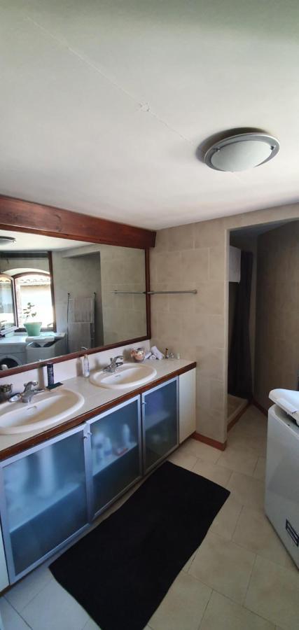Joshroom Caux Luaran gambar